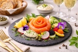 Comment Présenter une Assiette de Saumon Fumé en Entrée​ ?